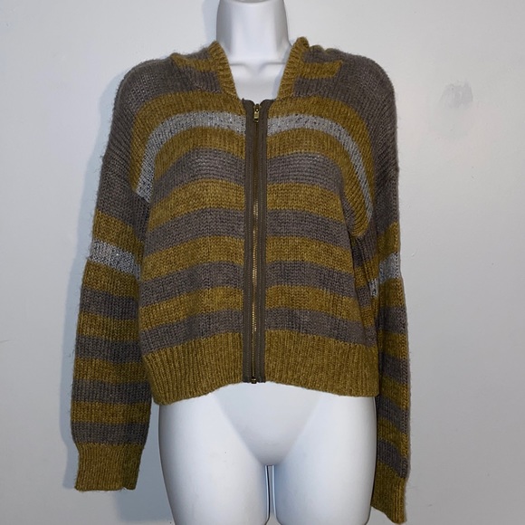Moda International- Crop Hoodie Sweater